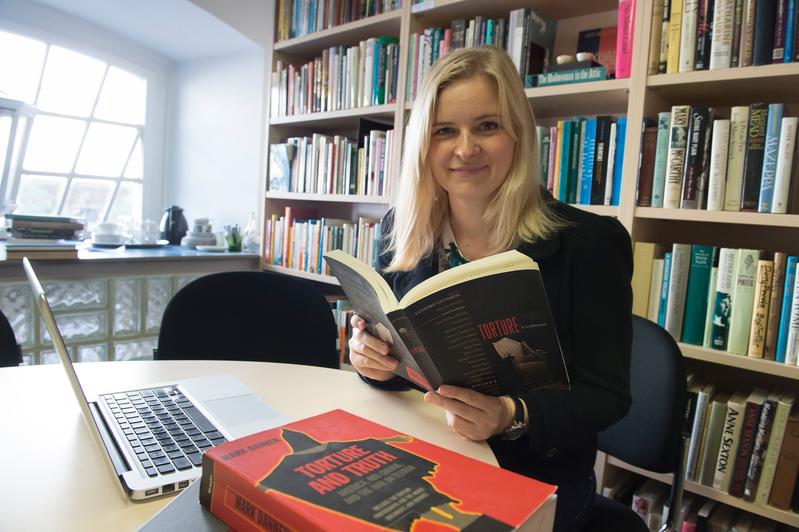 Katrin Dauenhauer ist Absolventin des Nordamerikastudienprogramms der Universität Bonn. Sie schrieb
Quelle: (c) Foto: Barbara Frommann/Uni Bonn (idw)