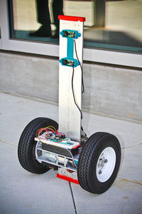 Prototyp: Kann auch Stufen steigen (Foto: UCSD Jacobs School of Engineering)