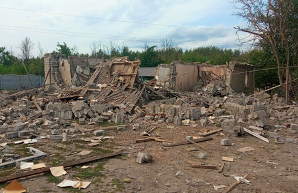 Die zerstörte Rettungsstation (Screenshot), 1. September 2022. Bild: DAN / МЧС ДНР / https://dan-news.info/pravoporyadok/mchs-dnr-opublikovalo-snimki-s-mesta-obstrela-spasatelnoj-chasti-boevikami-kieva/ / RT