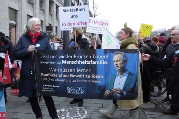 Friedensdemonstration vor Rheinmetall in Düsseldorf (11. Februar 2023) Bild: Felicitas Rabe / RT