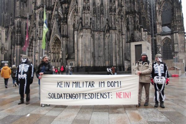 Protestaktion gegen Soldatengottesdienst im Kölner Dom, 19.01.2023 Bild: Felicitas Rabe