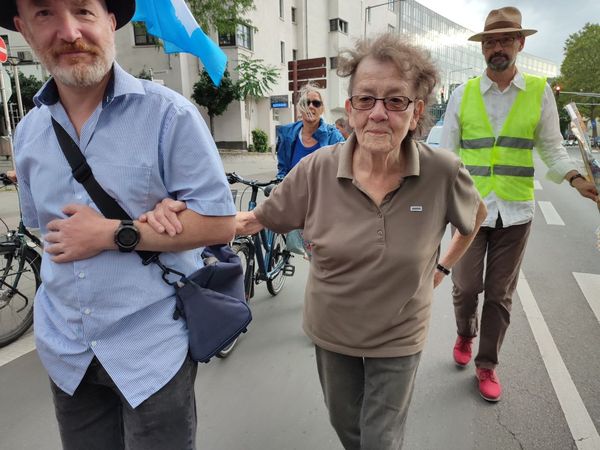 Teilnehmer, Kölner Montagspaziergang, 17.07.2023 Bild: Felicitas Rabe