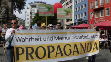 Für Meinungsvielfalt – Demonstration gegen Grundrechteeinschränkungen im Mai 2022 in Köln
