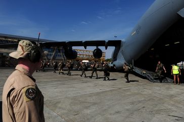 Französische Soldaten nach der Ankunft in Bamako am 21. Januar