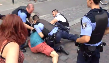 Screenshot aus dem Video "brutaler Polizeiübergriff, 5. Juli 2014, Berlin Kreuzberg (Görlitzer Park) / Ohlauer Straße"