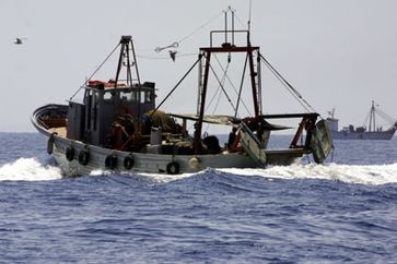 Fischkutter auf dem Mittelmeer - (c) WWF