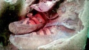 Bild: Screenshot Youtube Video "Proof of time travel? The 1,500-year old mummy wearing ADIDAS boots"