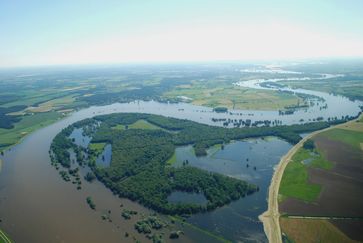 Die Elbe bei Hochwasser im Biosphärenreservat Flusslandschaft Elbe