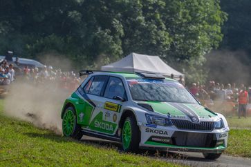 SKODA bei der Barum Czech Rallye Zlin: Mit dem Triumph in der EM-Rallye machte das SKODA Werksduo Jan Kopecky (CZ) und Pavel Dresler (CZ) den Titelgewinn in der tschechischen Landesmeisterschaft vorzeitig perfekt. Quellenangabe: "obs/Skoda Auto Deutschland GmbH"