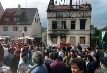 Brandanschlag von Solingen: Gemeinsame Demonstration von Deutschen und Türken am Tatort im Juni 1993