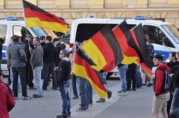 Aufnahme von der 10. Legida Demo in Leipzig. Bild: Caruso Pinguin, on Flickr CC BY-SA 2.0