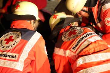 Ehrenamtliche Einsatzkräfte üben den Ernstfall: Explosion mit mehreren Verletzten. Bild: "obs/Bayerisches Rotes Kreuz, Landesgeschäftsstelle/Sohrab Taheri-Sohi"