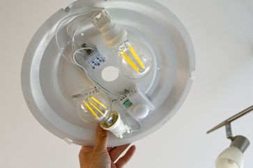TÜV SÜD gibt Tipps zum Kauf von Innenleuchten mit Bewegungsmelder.