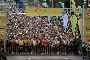 7.345 Läufer - 16 Prozent mehr als im Vorjahr - starteten beim diesjaehrigen TUI Marathon. Bild: Ralf Graner