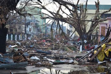 Philippinen: Zerstörungen in Tacloban City (14. November 2013)