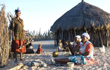 Die Buschleute wollen einfach nur in Frieden im Central Kalahari Game Reserve leben können. Bild: Survival International