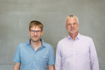 Prof. Dr. Andreas Klocke (r.) und Dr. Sven Stadtmüller (l.) vom FZDW der Frankfurt UAS.
Quelle: Kevin Rupp/Frankfurt UAS (idw)