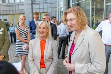 Sabine Grohmann und Gabriele Korb bei den Karriertagen 2019 beim BAAINBw in Koblenz  Bild: "obs/Presse- und Informationszentrum Personal/C. Zielonka"