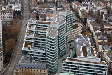Gebäudekomplex „Frankfurter Welle“, Blick vom Main Tower
