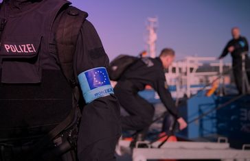 Polizei als Frontex Truppe. Wer hat den Oberbefehl über sie? (Symbolbild)