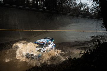 Janne Ferm verpassen den Sprung aufs Podium trotz früher Führung bei heiklen Witterungsbedingungen nur knapp.  Bild: "obs/Ford-Werke GmbH/M-Sport Ford"