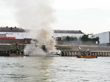 Brand Sportboot Andernach Bild: Polizei