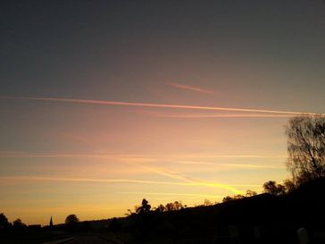 Chemtrails morgens um 6 Uhr über Fischbachtal in Hessen