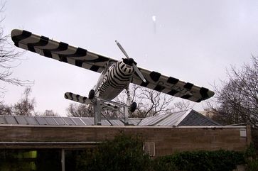 Nachbau des Flugzeuges (Dornier Do 27) der Grzimeks im Frankfurter Zoo