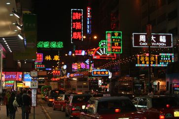 Leuchtreklamen auf der Nathan Road, Kowloon (2007)