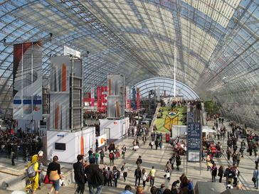 Eingangshalle während der Buchmesse Leipzig 2014