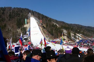 Die Letalnica bratov Gorišek von Planica Bild: JRE 246,5 - Eigenes Werk, CC-BY-SA 4.0, https://commons.wikimedia.org/w/index.php?curid=40704345