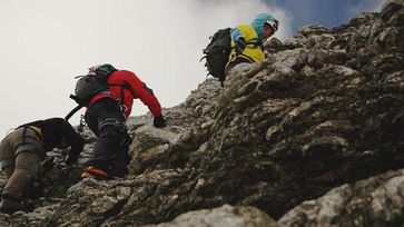Falsche Entscheidungen bei Bergtouren führen immer wieder zu Unglücken. Terra Xpress zeigt, warum. Bild: ZDF und Frank Amman