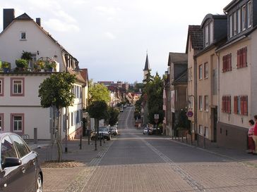 Hugenottenstraße in Friedrichsdorf, Blick nach Westen