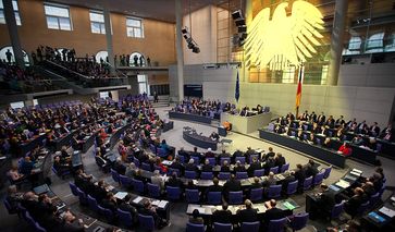 Bundestag: So voll wie zu dem Beschluß der Erhöhung des eigenen Einkommens wird es selten (Symbolbild)