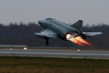 Ein Kampfflugzeug vom Typ F-4F Phantom hebt ab. Bild: Presse- und Informationszentrum der Luftwaffe 