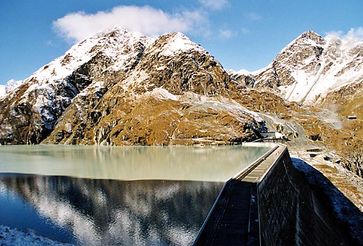 Staumauer am Lac des Dix (Kanton Wallis)