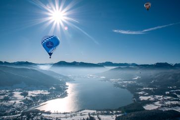 Die Tegernseer Tal Montgolfiade zieht von 28.01. bis 04.02.2024 erneut Ballonteams aus ganz Deutschland an den Tegernsee. Sie begeistert Gäste durch einzigartige Passagierfahrten über die verschneite Bergwelt des Tegernsees bis hinein zum Alpenhauptkamm.