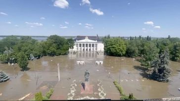 Überflutetes Kulturhaus vom Nowaja Kachowka (06. Juni 2023), Aufnahme aus einem Video. Bild: Sputnik / RIA Nowosti
