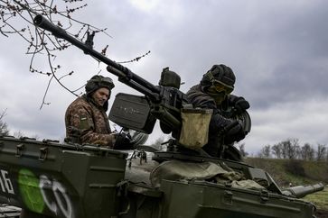 Ukrainische Soldaten auf einem Panzer, während einer Übung am 29. März im Gebiet Saporoschje (Symbolbild) Bild: Muhammed Enes Yildirim/Anadolu Agency via Getty Images / Gettyimages.ru