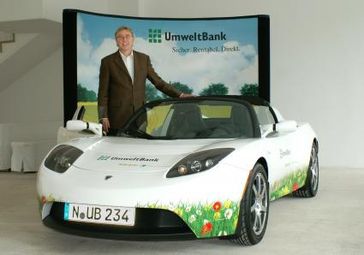 Elektro-Firmenwagen der UmweltBank "Tesla Roadster". Bild: obs/UmweltBank AG