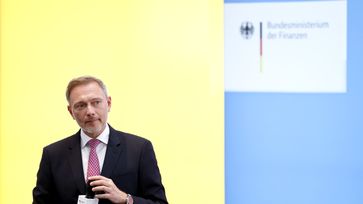 Bundesfinanzminister Christian Lindner (FDP) beim Buergerdialog anlaesslich 75 Jahre Grundgesetz im  Post-Tower der Deutschen Post AG.