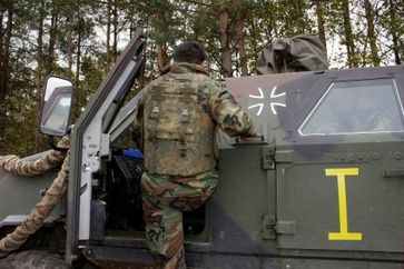 Fahrschulausbildung kurdischer Peschmerga an gepanzerten Radfahrzeugen. Bild: Streitkräftebasis.