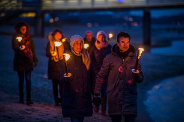 Fackelwanderung am Winterstrand in der Lübecker Bucht Bild: Olaf Malzahn Fotograf: Olaf Malzahn