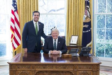 John Ratcliffe  und Donald Trump (2017)