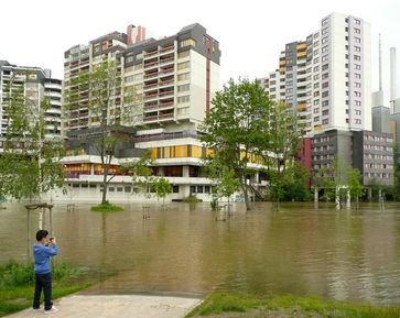 Hochwasser der Ihme in Hannover am Ihme-Zentrum, 30. Mai 2013