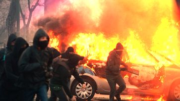 Linksterroristen der Antifa im Zerstörungsrausch (Symbolbild)