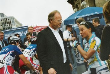 Scharping am Rande des Weltcuprennens in Nürnberg 2005