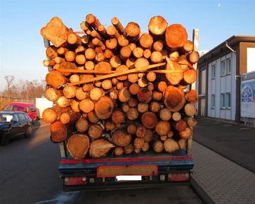 Holztransport A-64 mit 2,92m Breite Bild: Polizei