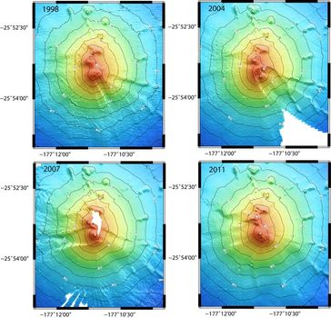 Tiefenkarten des Monowai-Vulkans beruhend auf den Vermessungen 1998, 2004, 2007 und 2011. Schon bei diesen Überblicksdarstellungen werden die Veränderungen deutlich, die der Vulkan im Verlauf weniger Jahre erlebt. Im Mai und Juni 2011 konnten britische und deutsche Forscher nun präzise den Verlauf einer Eruption vermessen.
Quelle: Grafik: I. Grevemeyer, GEOMAR (idw)