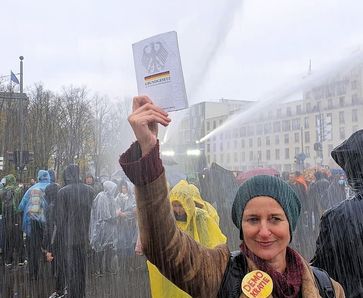 Menschen die für ihre Grundrechte eintreten werden von der Regierung zwischenzeitlich als "Bedrohung" empfunden...(Symbolbild)